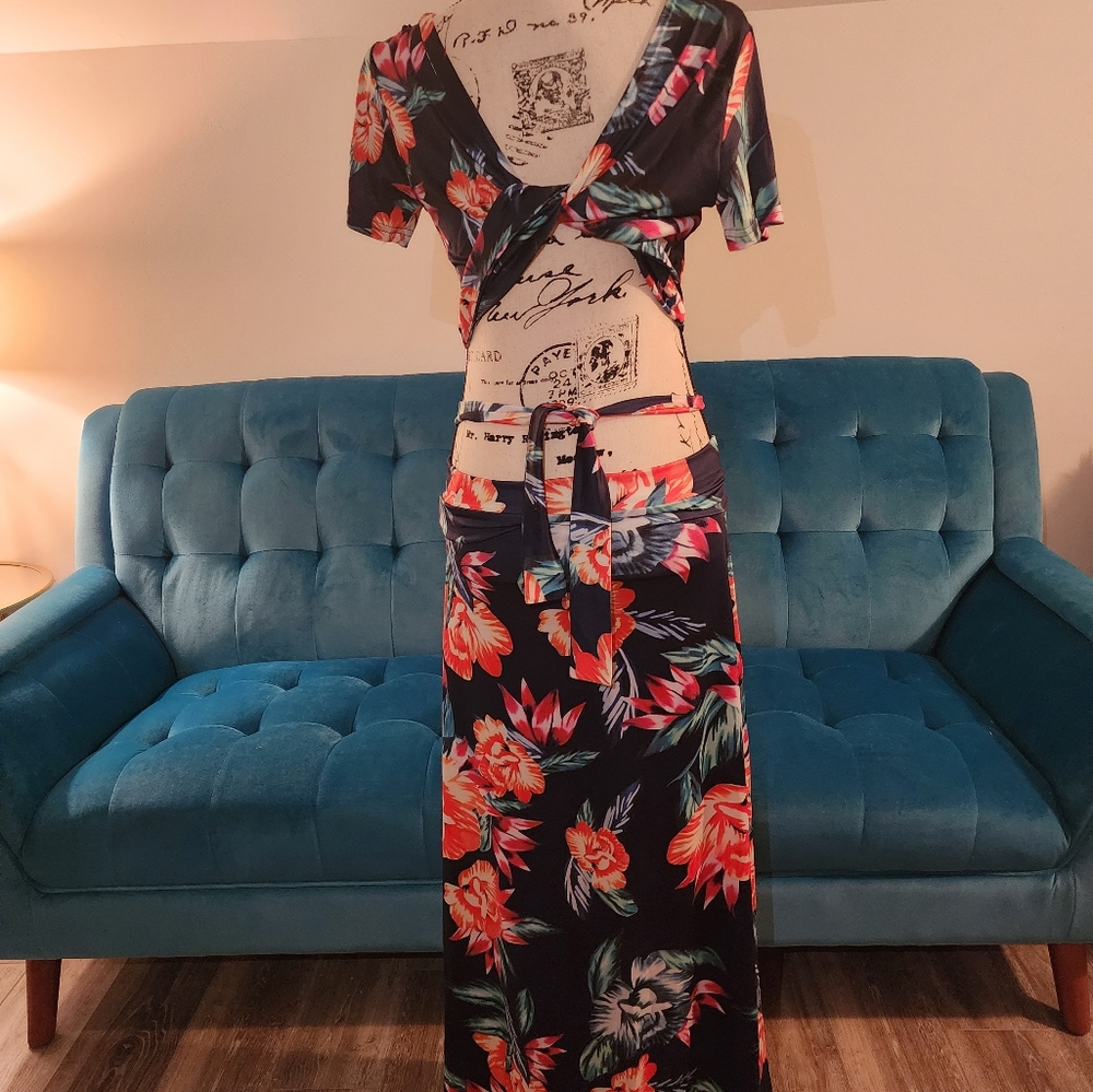 Outfit - Picture 2 of 2